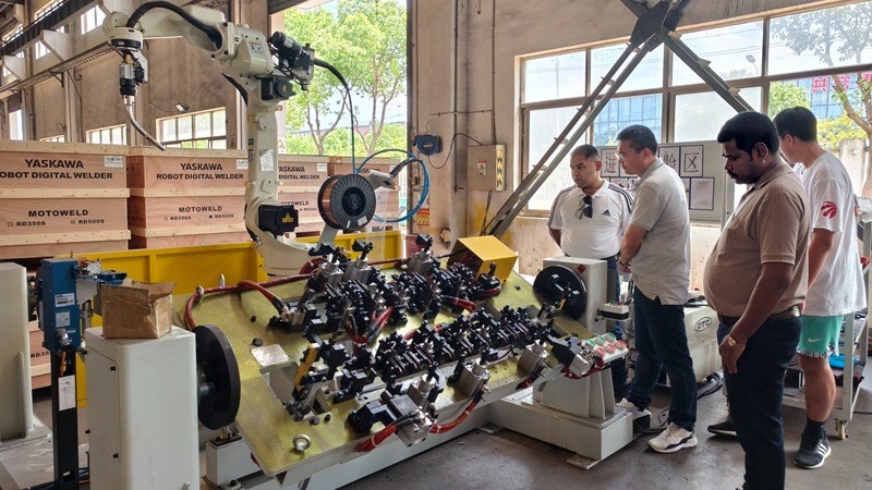 床架OTC焊接工作站